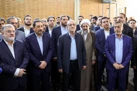 بازدید پزشکیان از دو واحد تولیدی در شهرک صنعتی قرچک